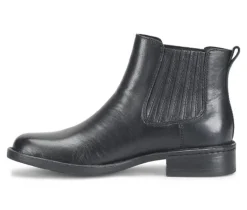Born Boots & Booties><noscript><img width=