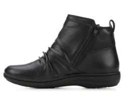 Clarks Boots & Booties><noscript><img width=