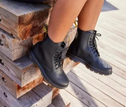 Women's Aprile 8 Eye Booties|Dr. Martens Hot