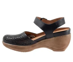 Women's Mabelle Perf Clogs|Softwalk Discount