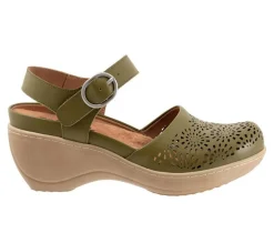 Softwalk Clogs & Mules>Women's Mabelle Perf Clogs