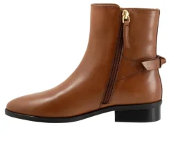 Trotters Boots & Booties><noscript><img width=