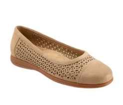 Trotters Flats>Women's Delmara Perf Flats